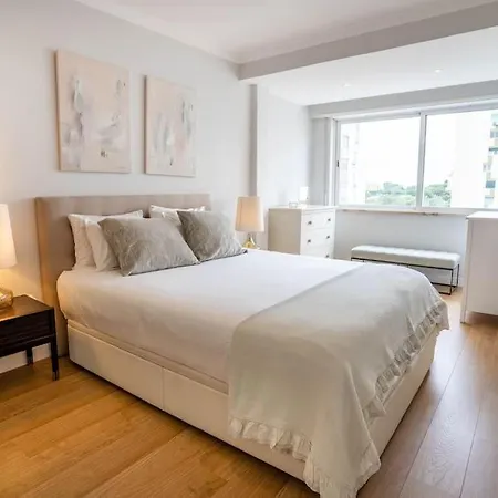 Real Carcavelos Central Apt Carcavelos (Lisbon)