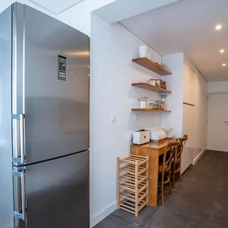 Real Carcavelos Central Apt *