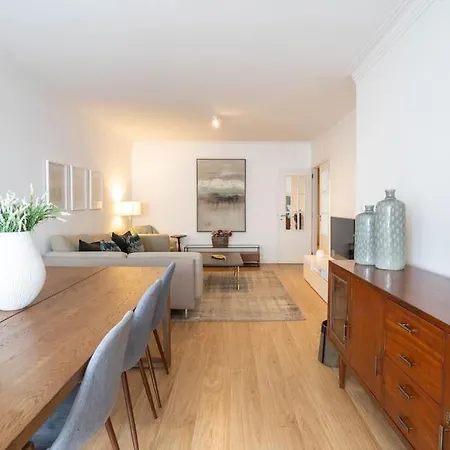 Real Carcavelos Central Apt Carcavelos (Lisbon)