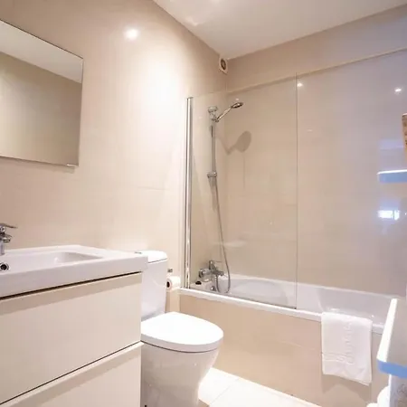 Real Carcavelos Central Apt *